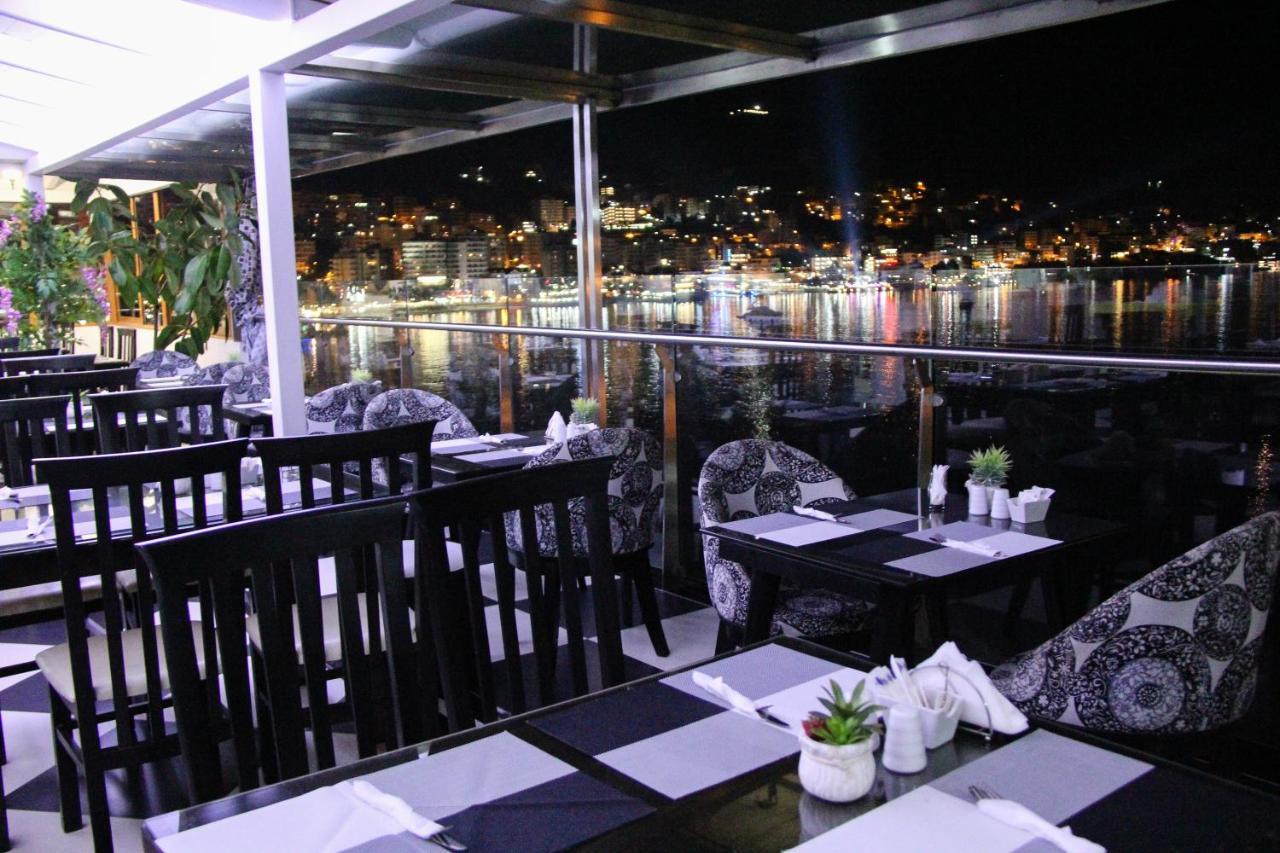 Republika Hotel Sarandë Esterno foto