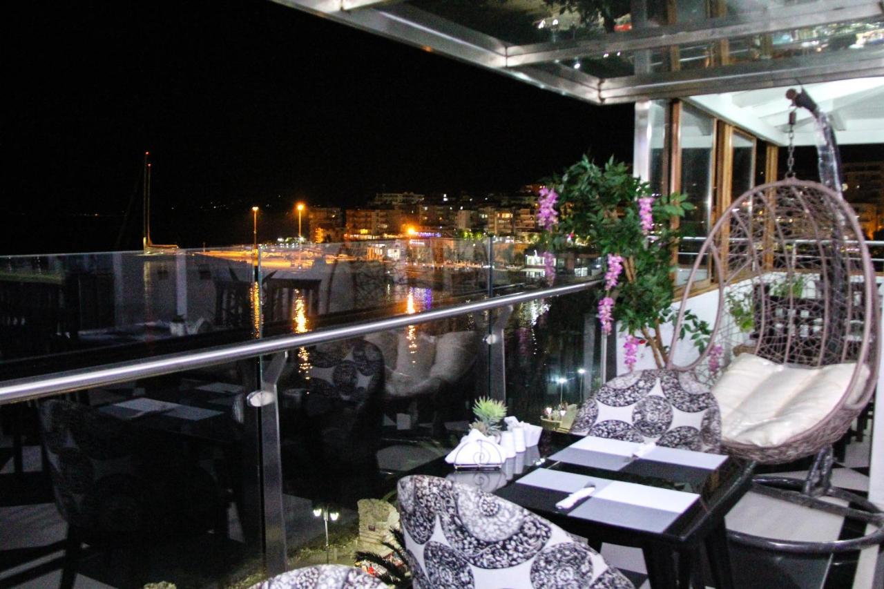 Republika Hotel Sarandë Esterno foto