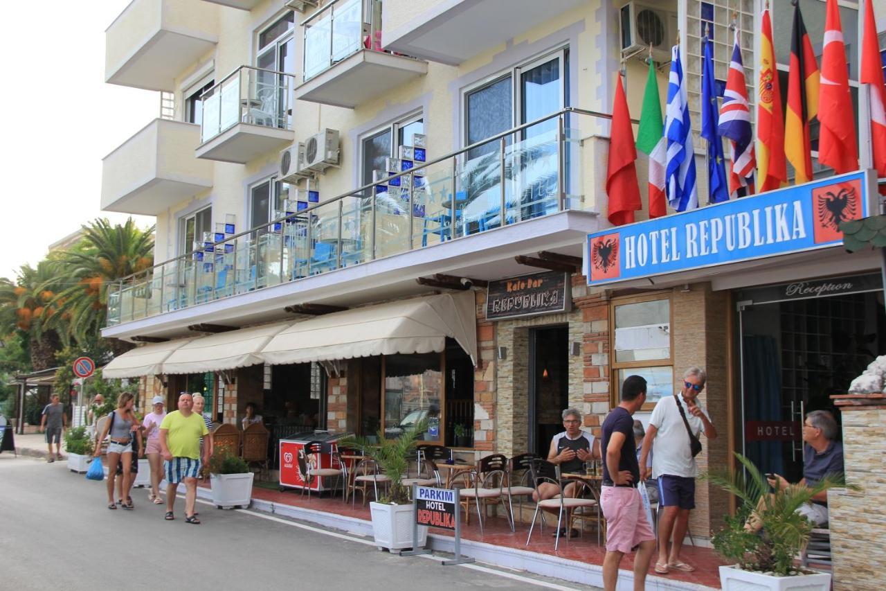 Republika Hotel Sarandë Esterno foto