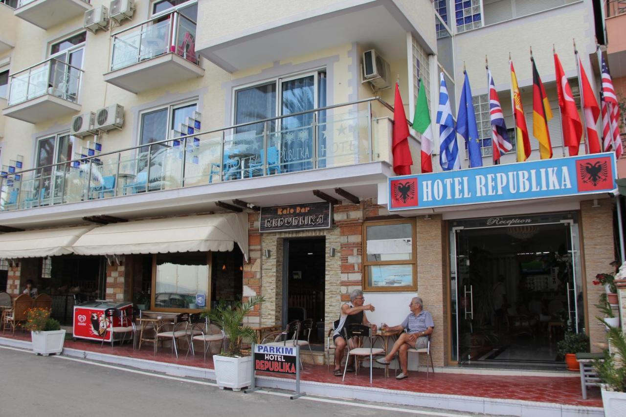 Republika Hotel Sarandë Esterno foto