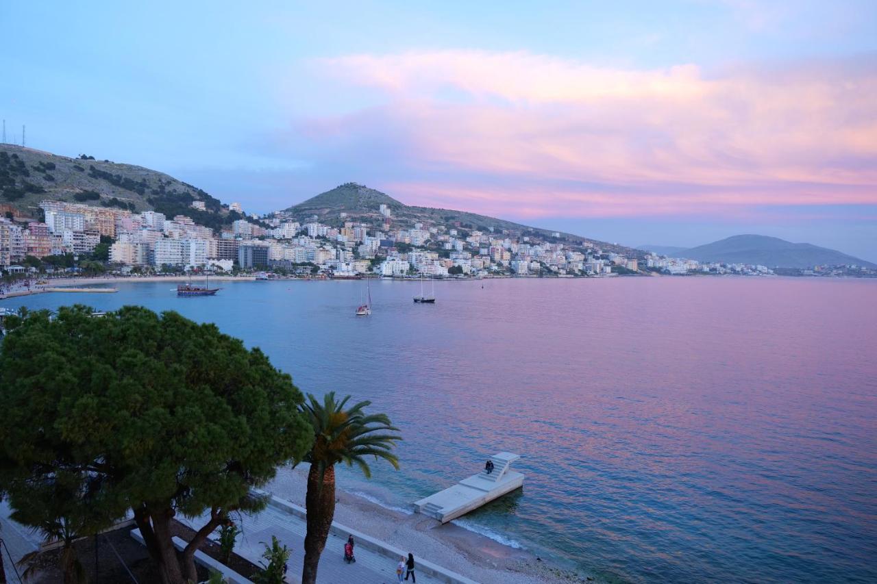 Republika Hotel Sarandë Esterno foto