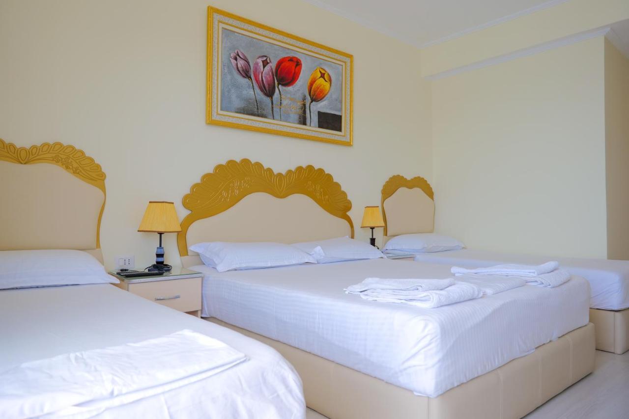Republika Hotel Sarandë Esterno foto