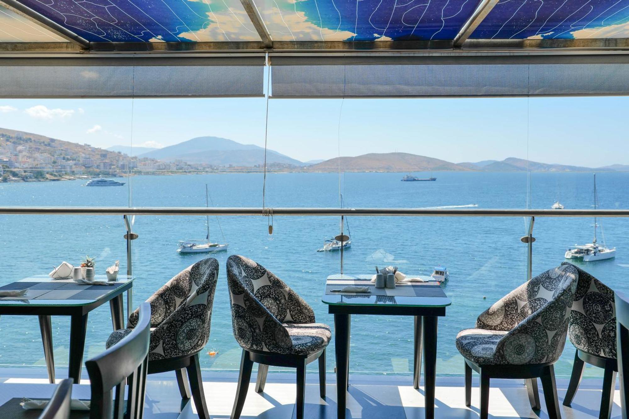 Republika Hotel Sarandë Esterno foto