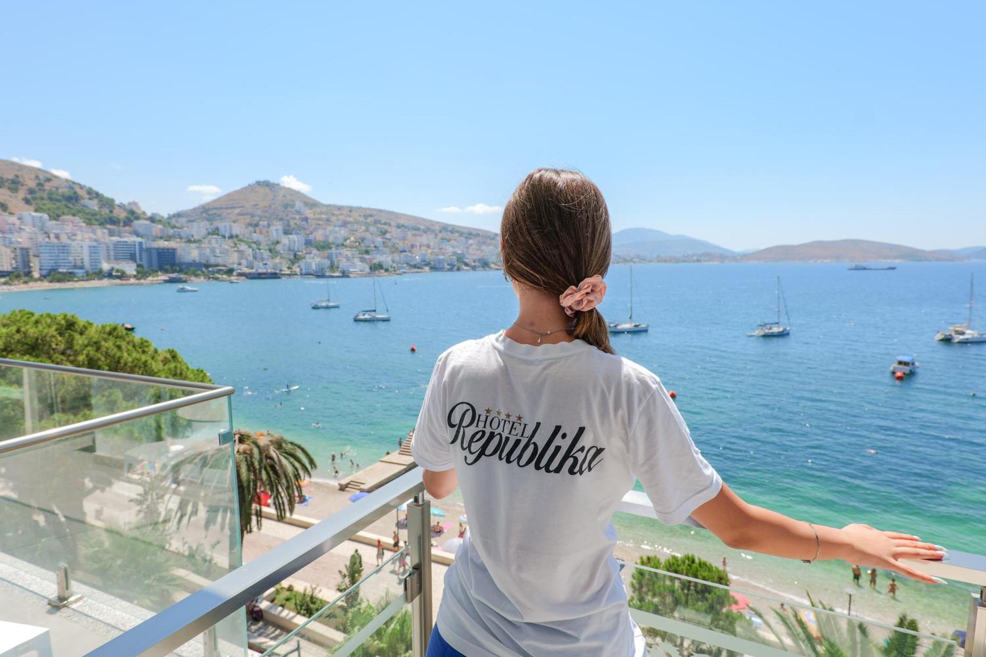 Republika Hotel Sarandë Esterno foto