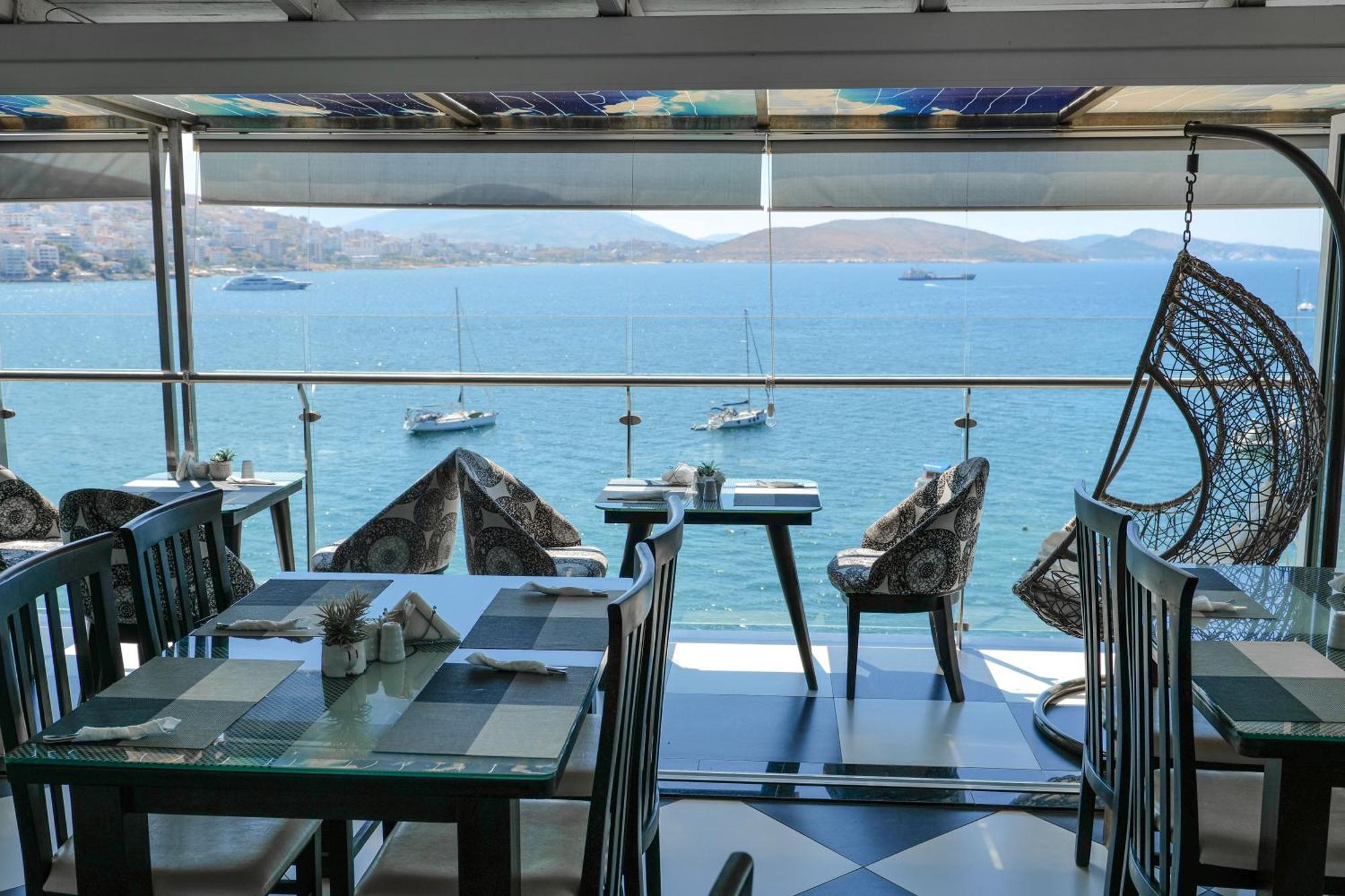 Republika Hotel Sarandë Esterno foto