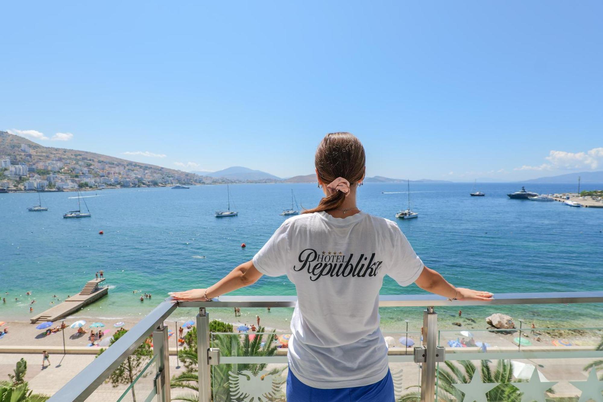 Republika Hotel Sarandë Esterno foto