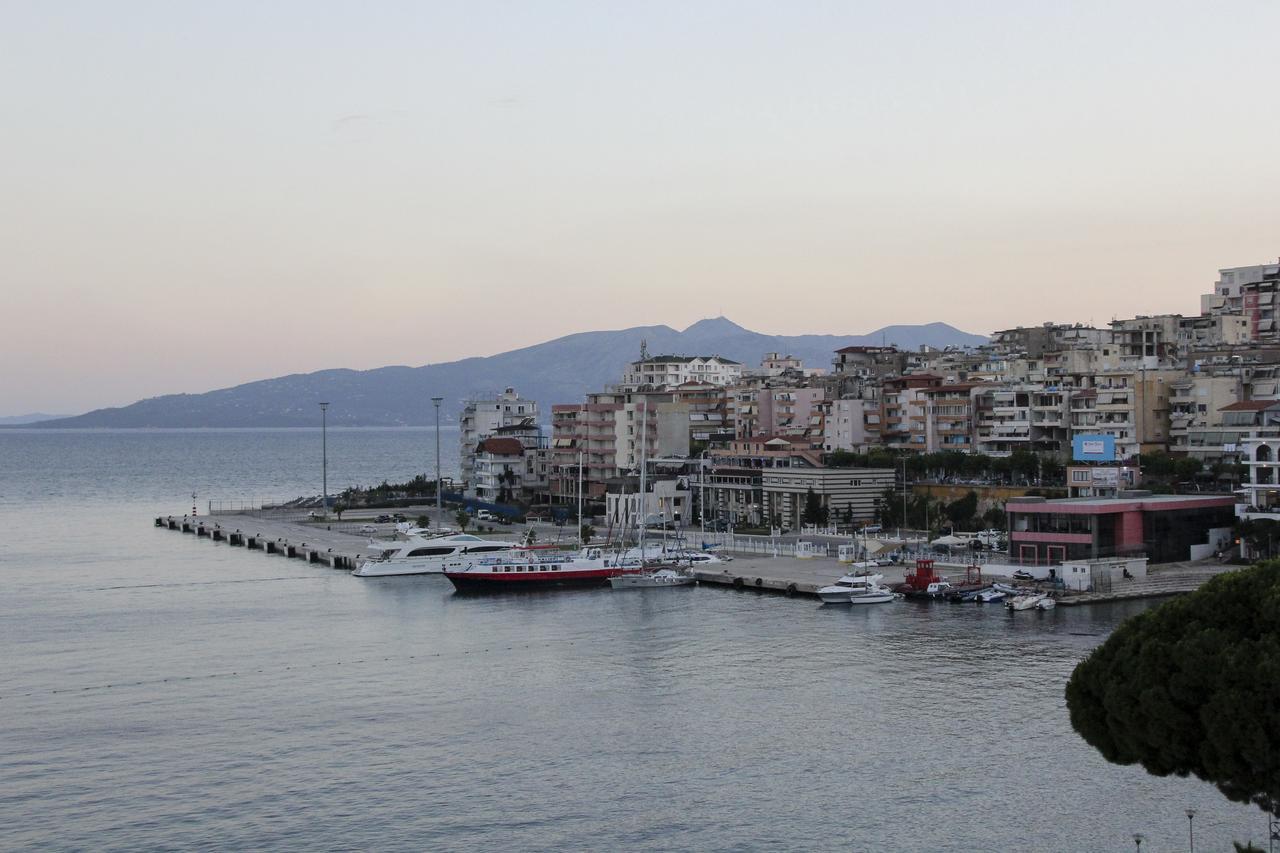 Republika Hotel Sarandë Esterno foto