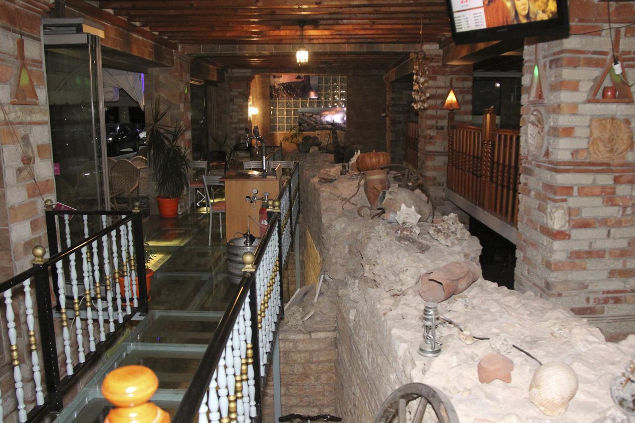 Republika Hotel Sarandë Esterno foto