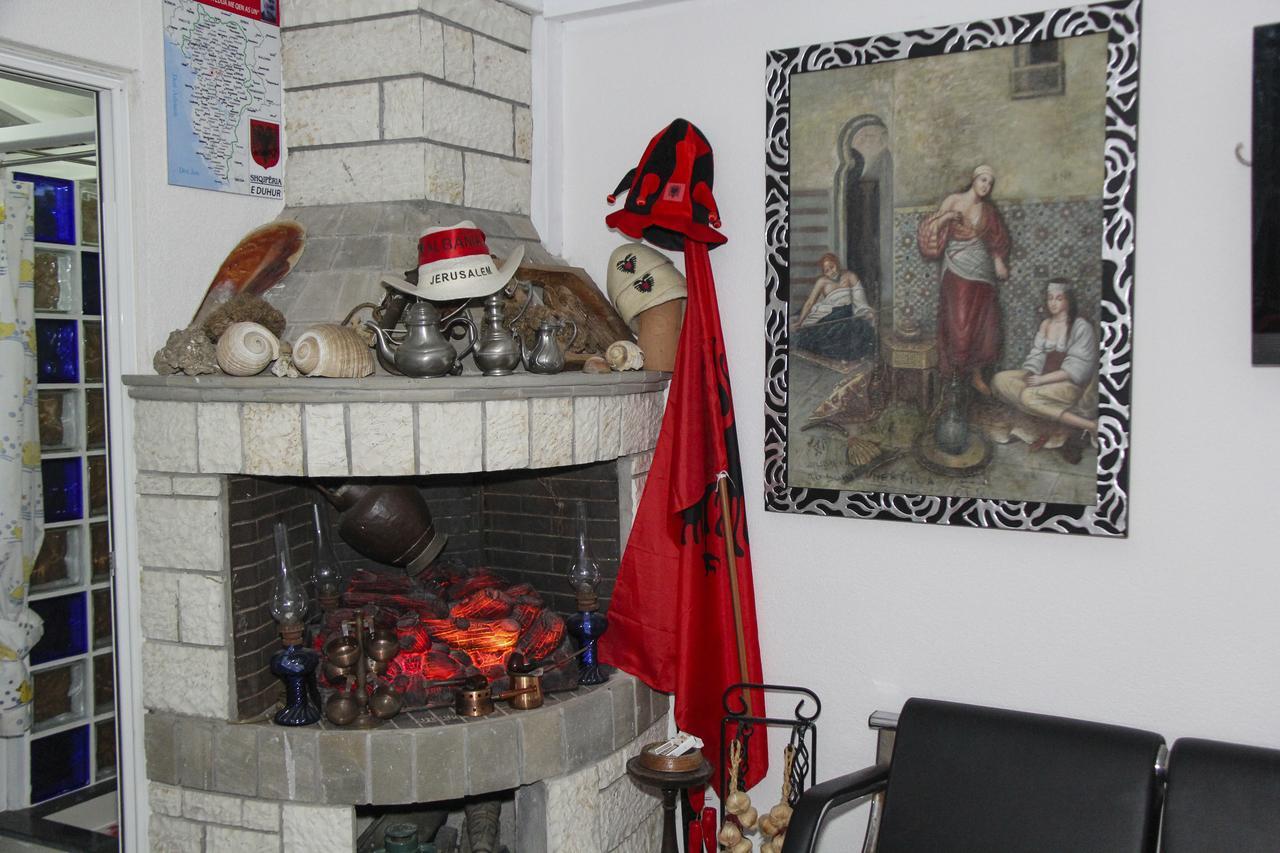 Republika Hotel Sarandë Esterno foto