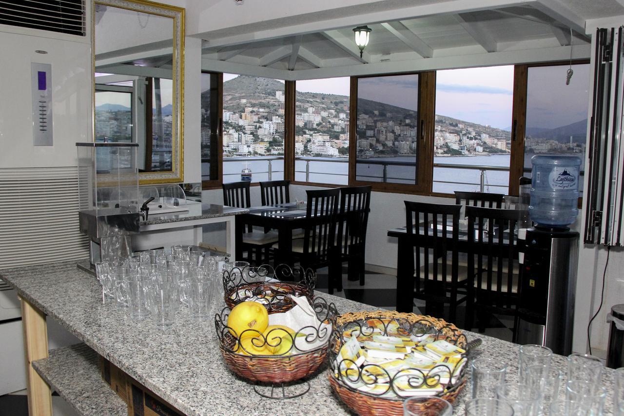 Republika Hotel Sarandë Esterno foto