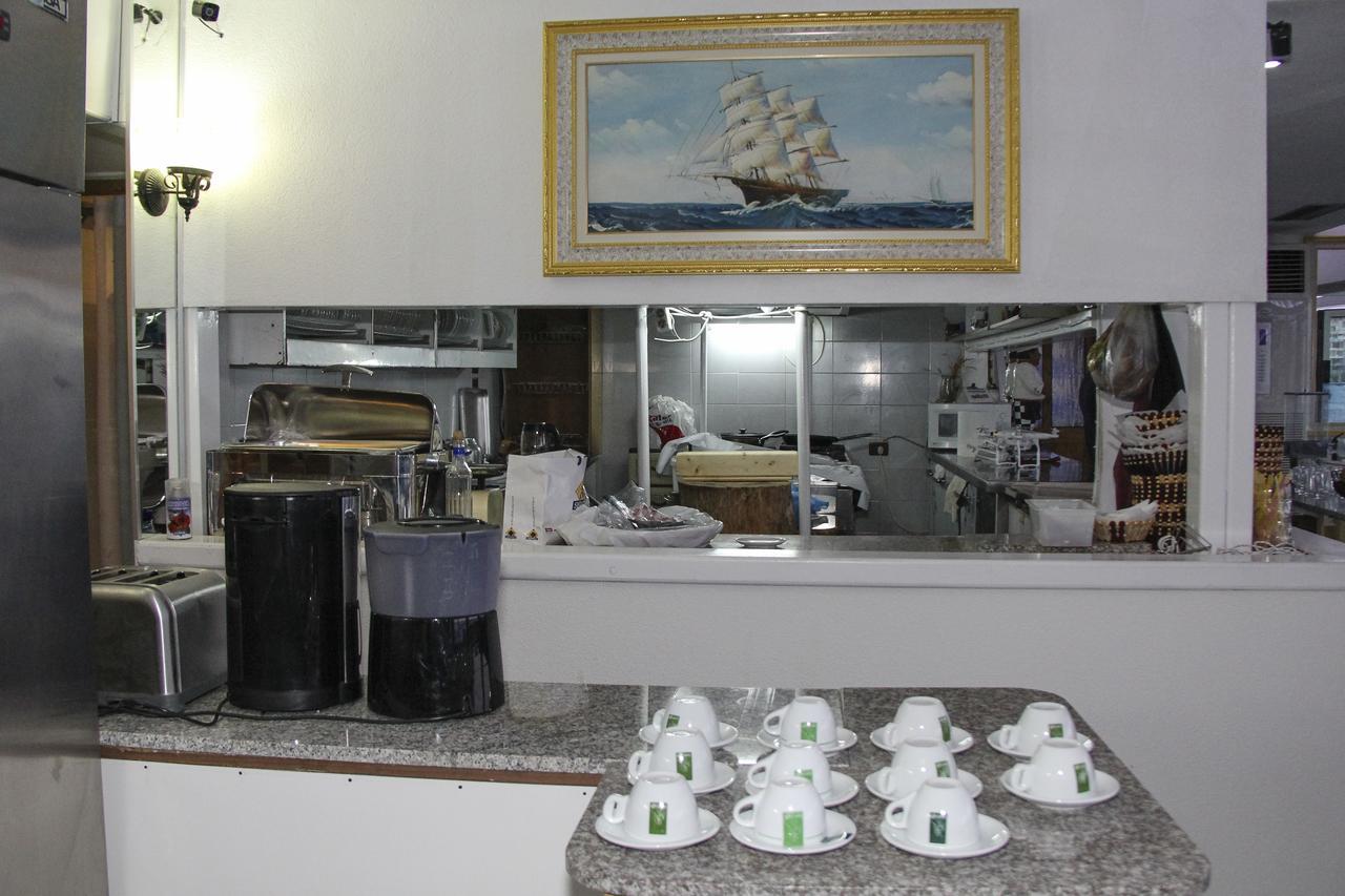 Republika Hotel Sarandë Esterno foto